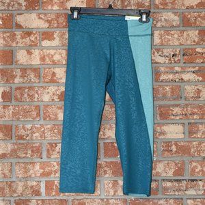 Old Navy Active Mid Rise Crop Pants NWT